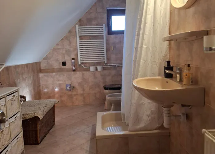 Apartamento Kemences Udvarhaz