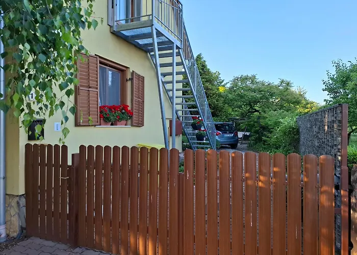 Apartamento Kemences Udvarhaz Balatonszabadi Fürdőtelep